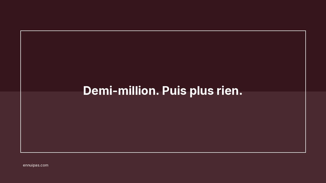 Carte de fidélité aérienne, solde à zéro, billets éparpillés.