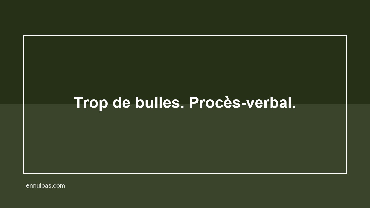 Open space gris, smiley barré, fiche d’entretien RH.